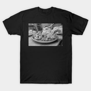 Dishing up the traditional Sunday roast dinner T-Shirt